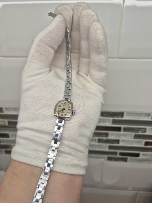 Damski srebrny zegarek *Zaria*