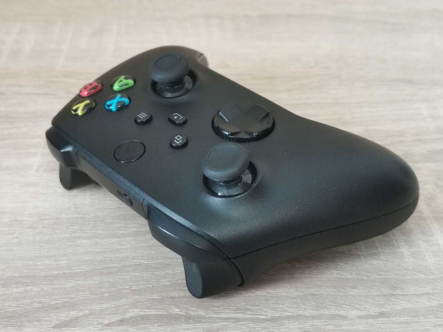 Konsola Xbox Series X 1TB + pad czarna Półroczna Zadbana