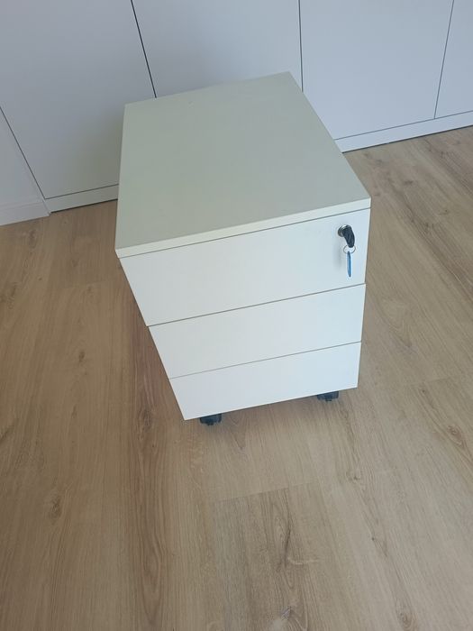Szafka z szufladami konterenek zamykany na klucz biały