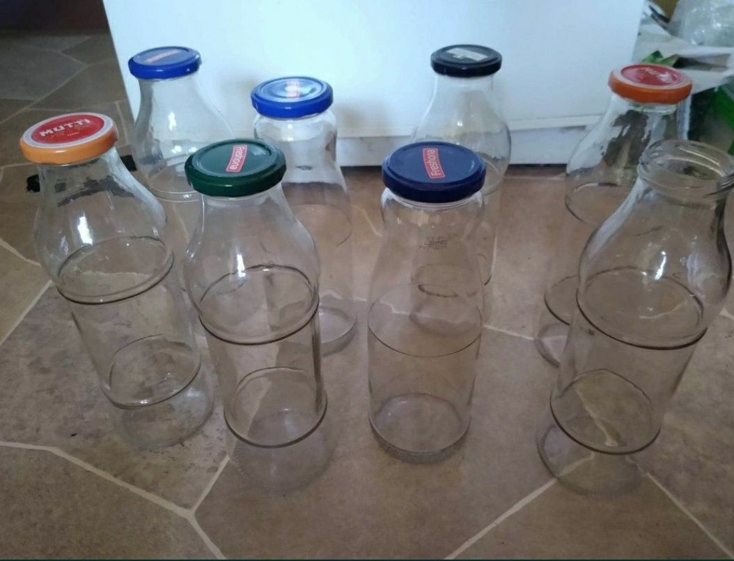 Butelki szklane z zakrętkami
