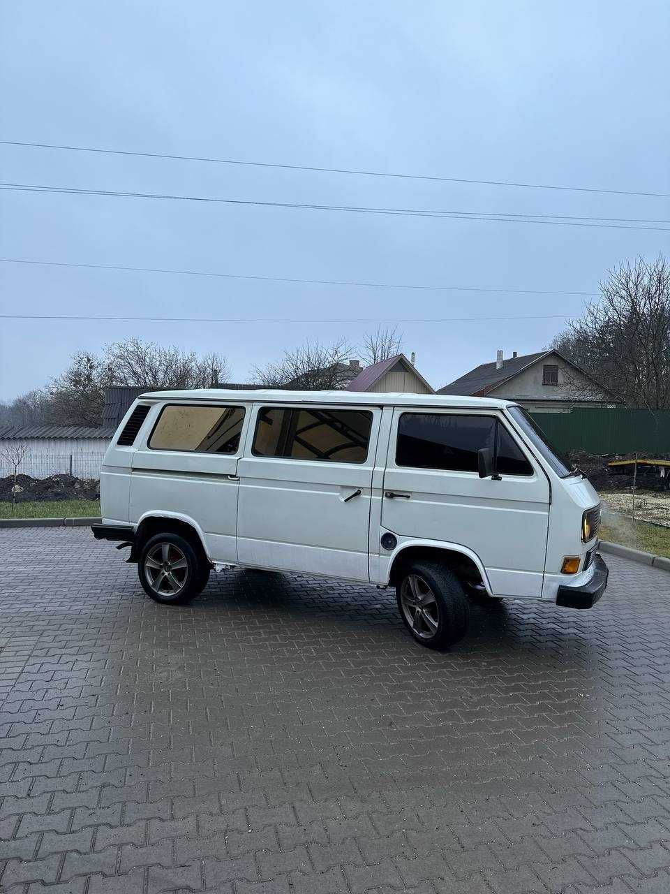 Volkswagen Caravelle Transporter 8+1 пасажир в хорошому стані