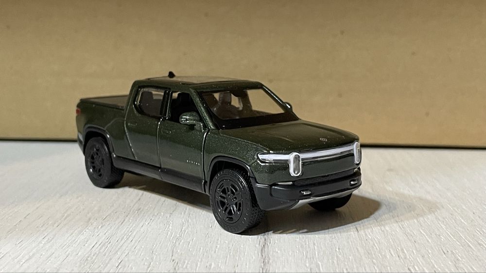 Металева модель авто Rivian машинка колекційна іграшка дитяча
