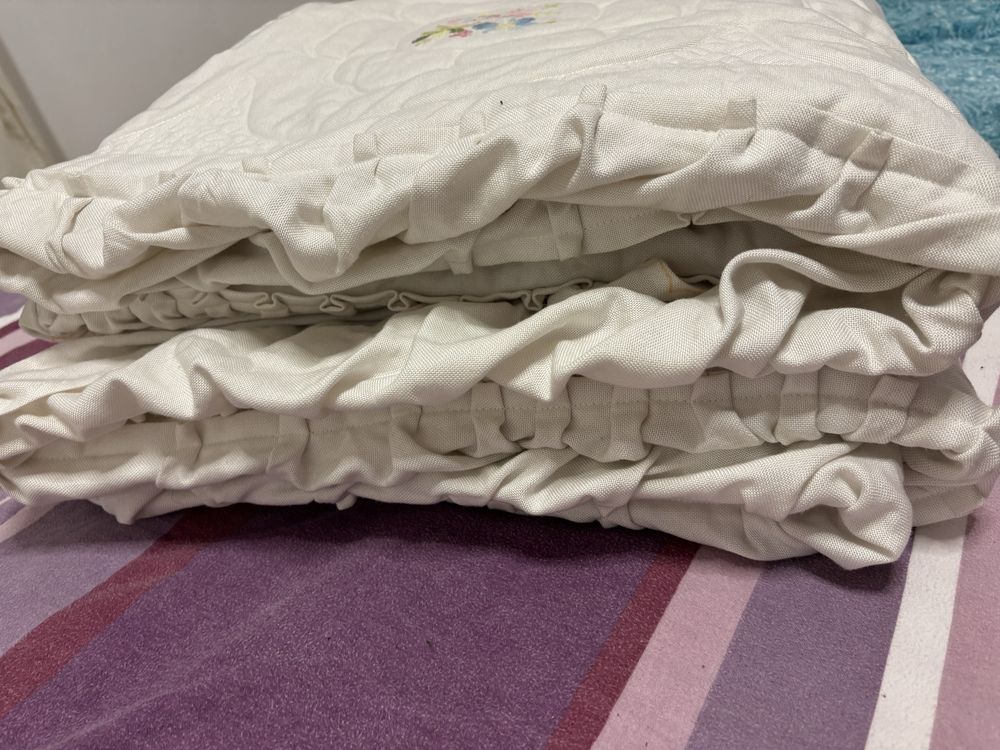 Colcha bordado manual com 107x190 + 42 cm de folho