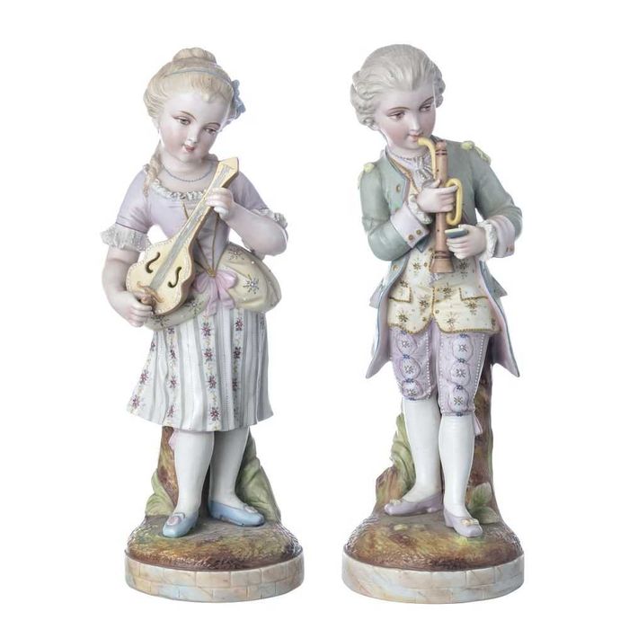 Menina com cesto de flores - porcelana Dresden