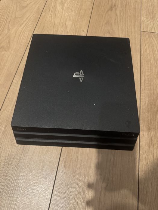 Sprzedam Ps4 pro z grami