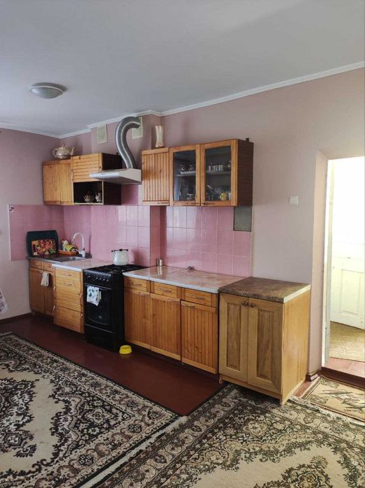 Продаж будинку в мальовничому місці біля водойми з гарним краєвидом