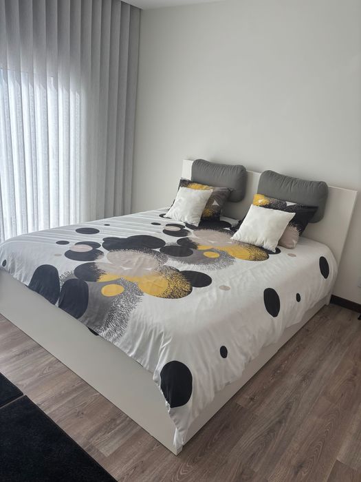 Cama IKEA com 4 Gavetas