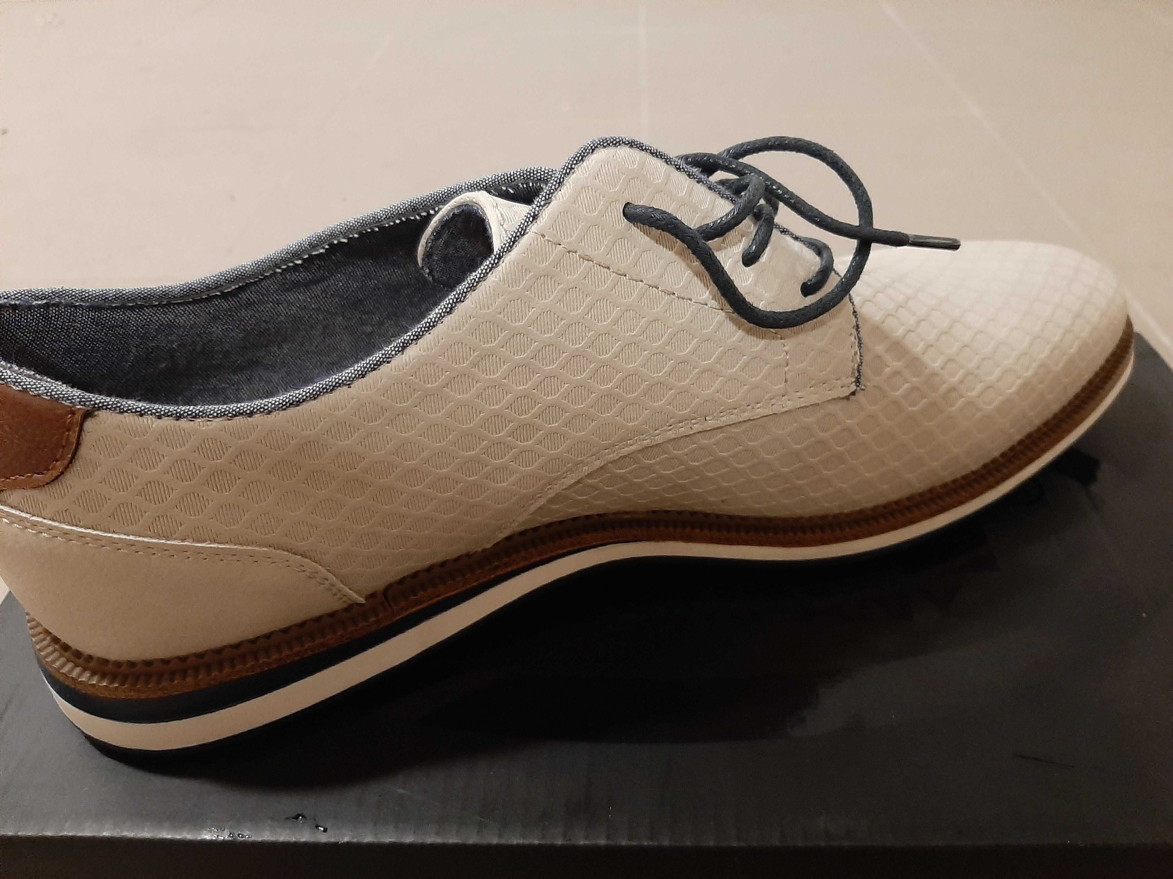 Nowe buty męskie AM SHOE rozmiar 44 jasne [półbuty Deichmann, na lato]
