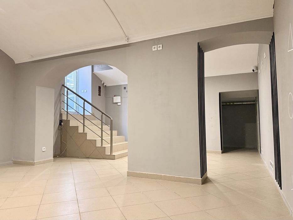 Приміщення біля Театральної площі, 55 м²
