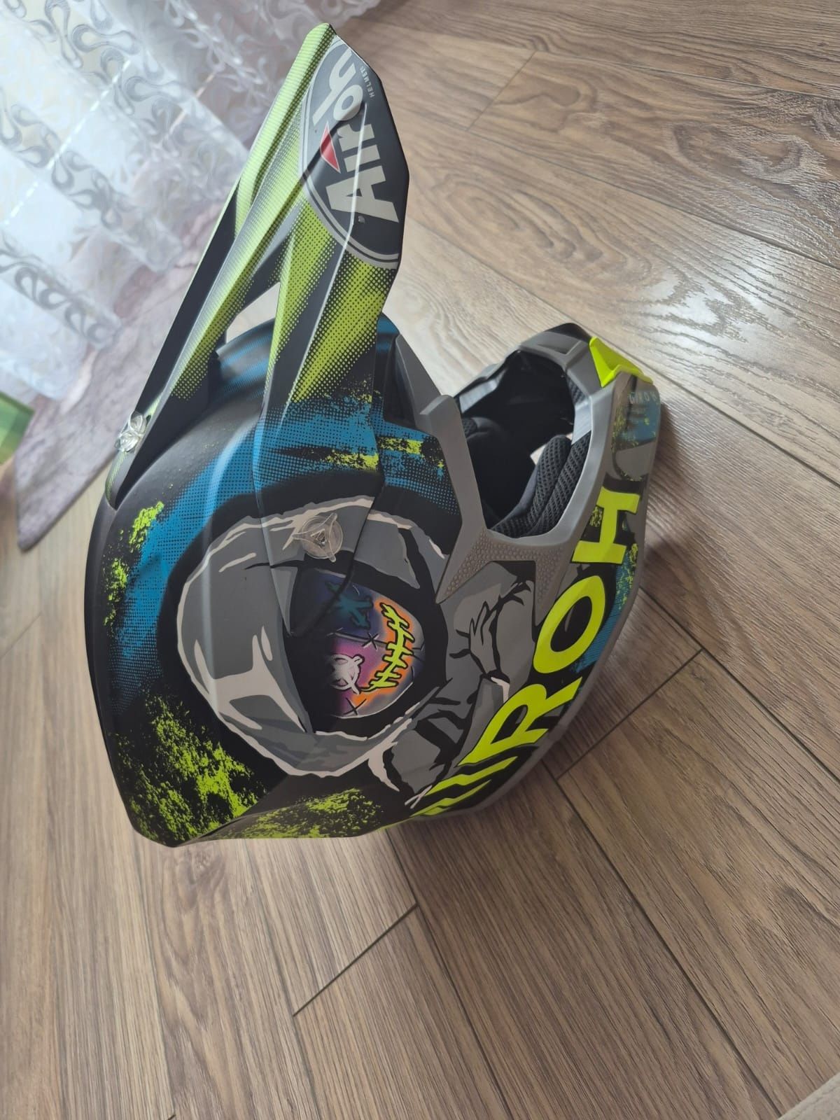 Airoh Wraap Alien kask cross enduro rozm S