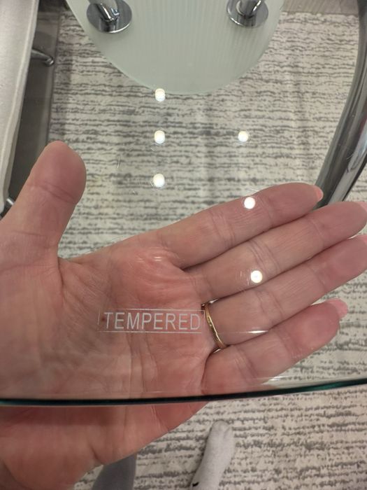 Продам скляний стіл