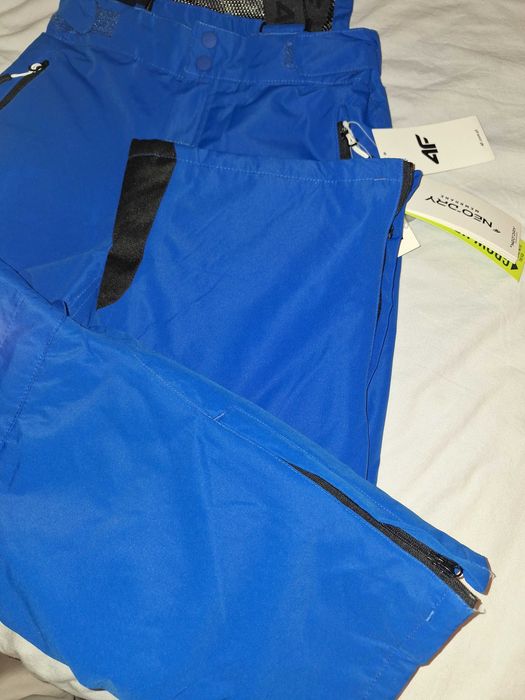 Nowe spodnie chłopięce 4F na sanki rozmiar 146