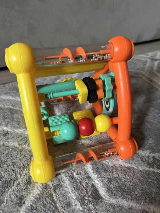 Розвиваюча іграшка.