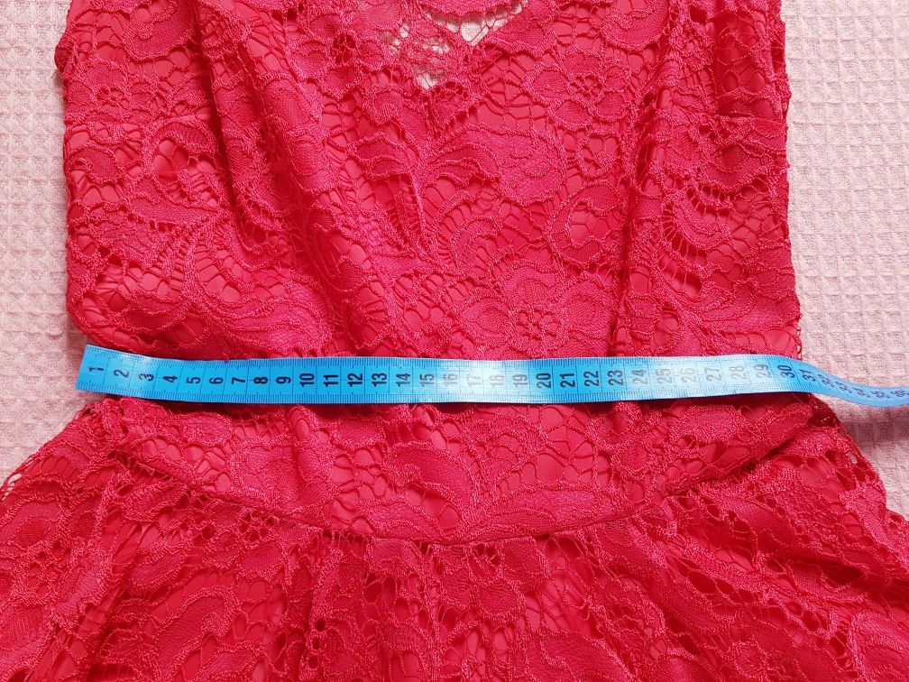 Sukienka koktajlowa rozkloszowana czerwona malinowa S Sugarfree