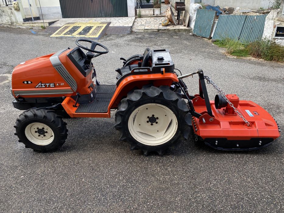 Trator Kubota 4x4 com frese