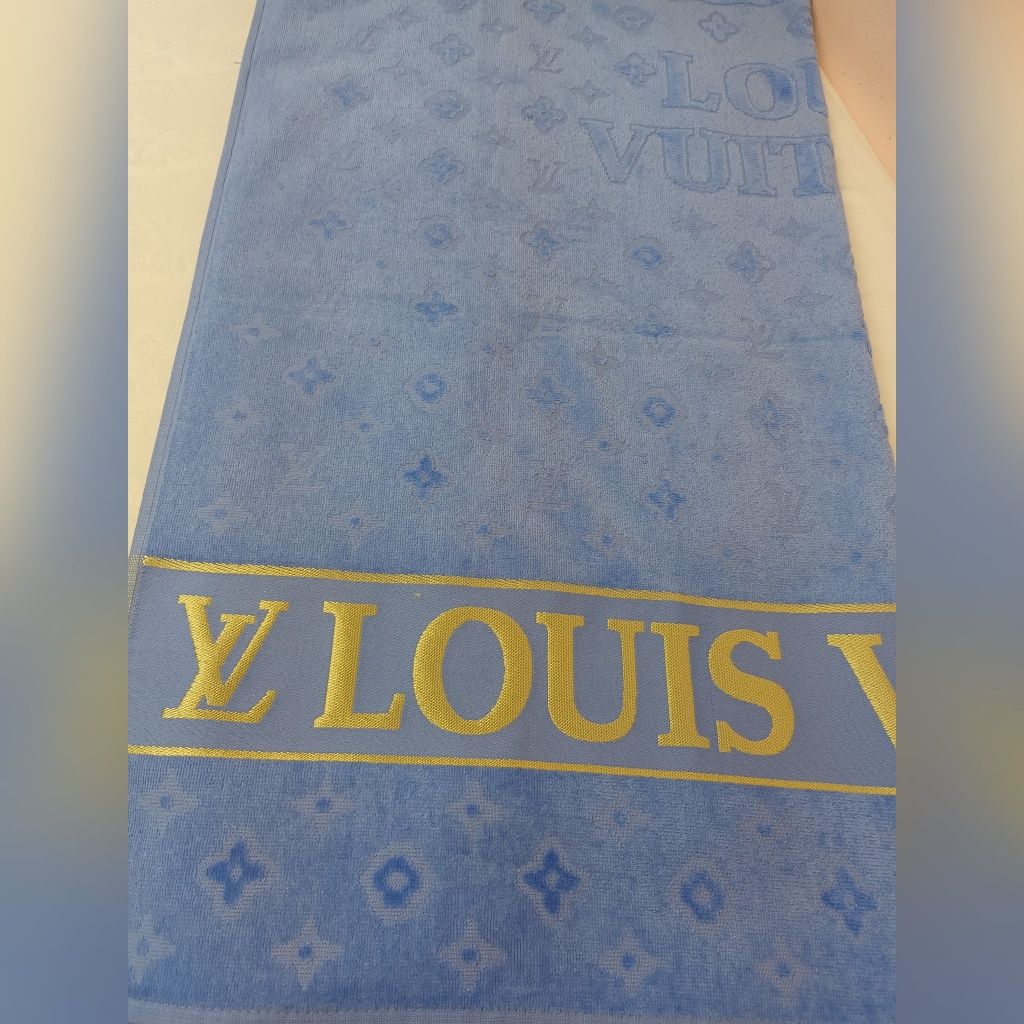 Louis Vuitton modny niebieski kolor