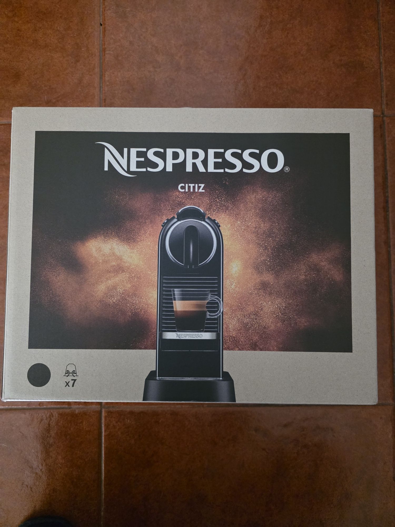 Maquina nespresso Citiz nova