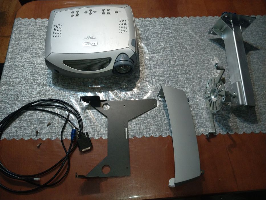 Projektor InFocus Screen Play 5700 kinowy