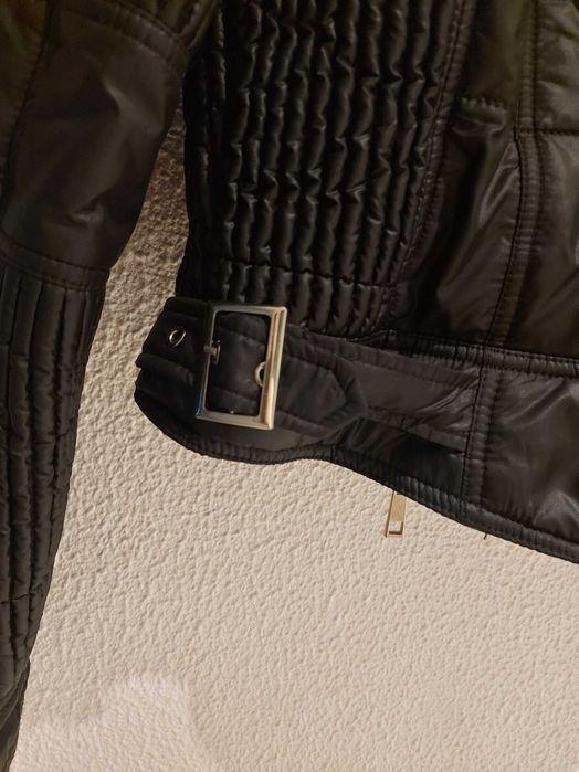 Blusão preto com gola de pêlo