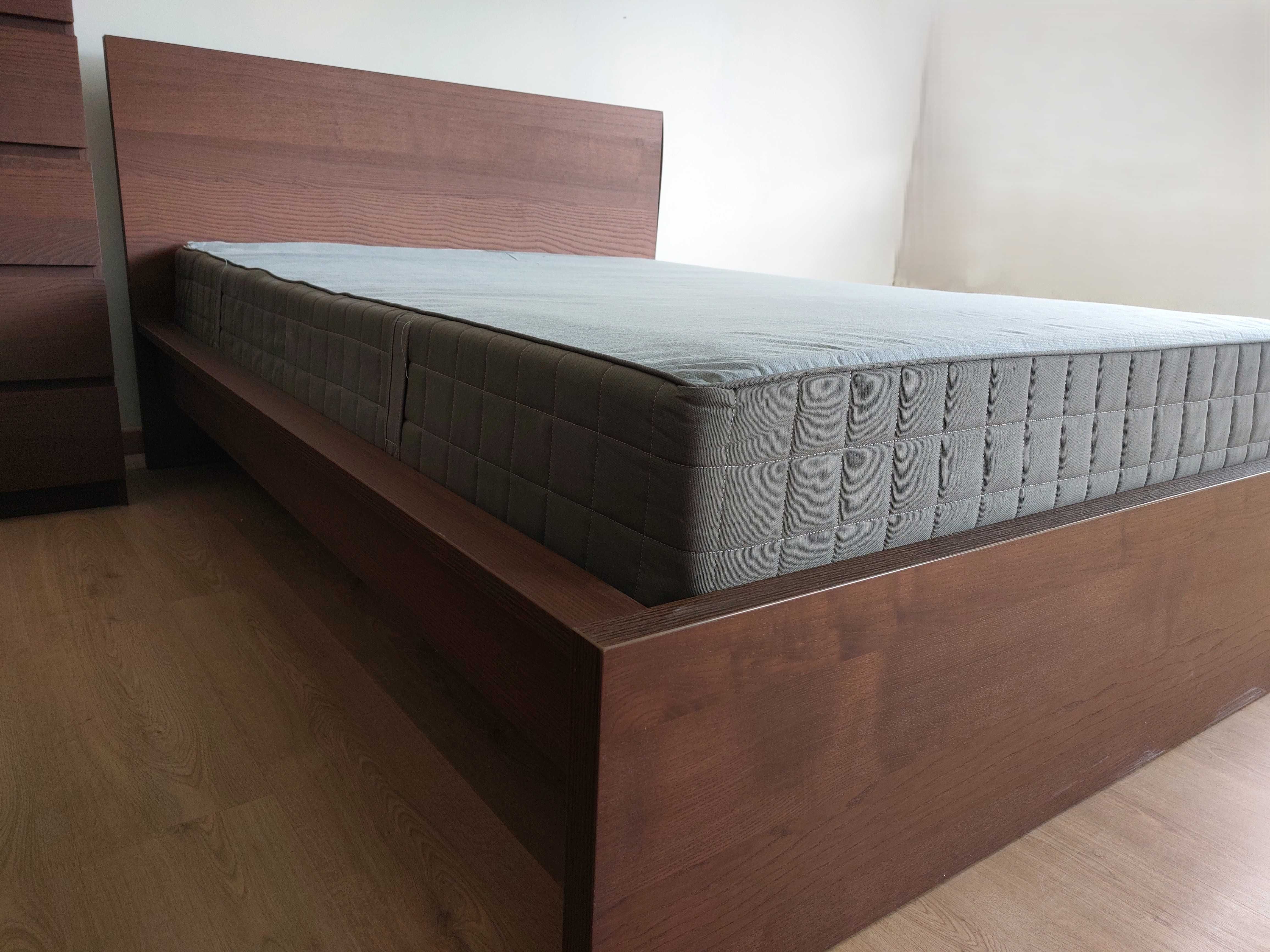 Em muito bom estado - Mobília completa de quarto IKEA Malm Castanho/Pr