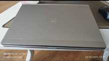 HP EliteBook 2560p z myszką bezprzewodową i ładowarką