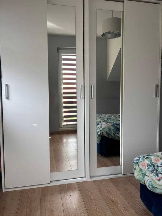 Szafa  biala z lustrem