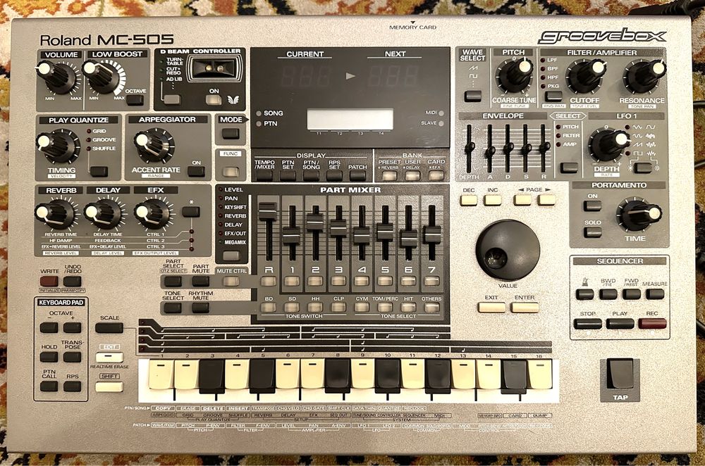 Roland MC 505 groovebox