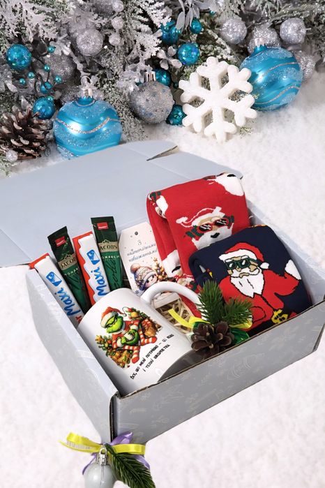 Подарунковий новорічний набір універсальний. Бокс-сюрприз на подарунок