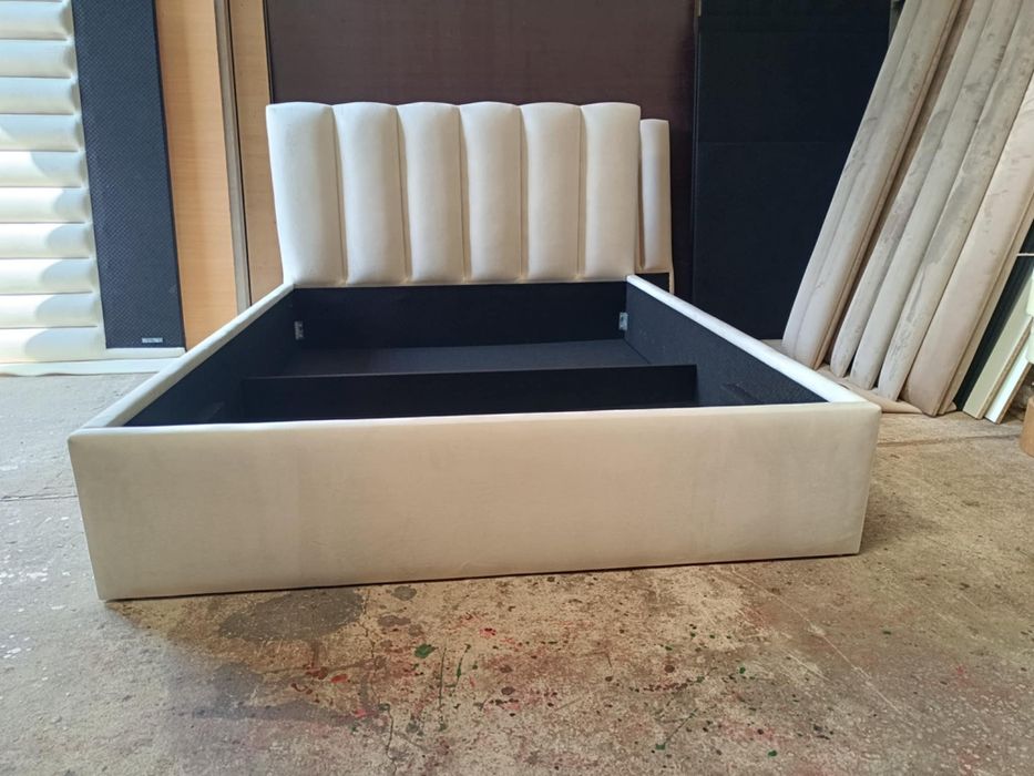 Łóżko tapicerowane na wymiar sypialnia nóżki stelaż panele producent