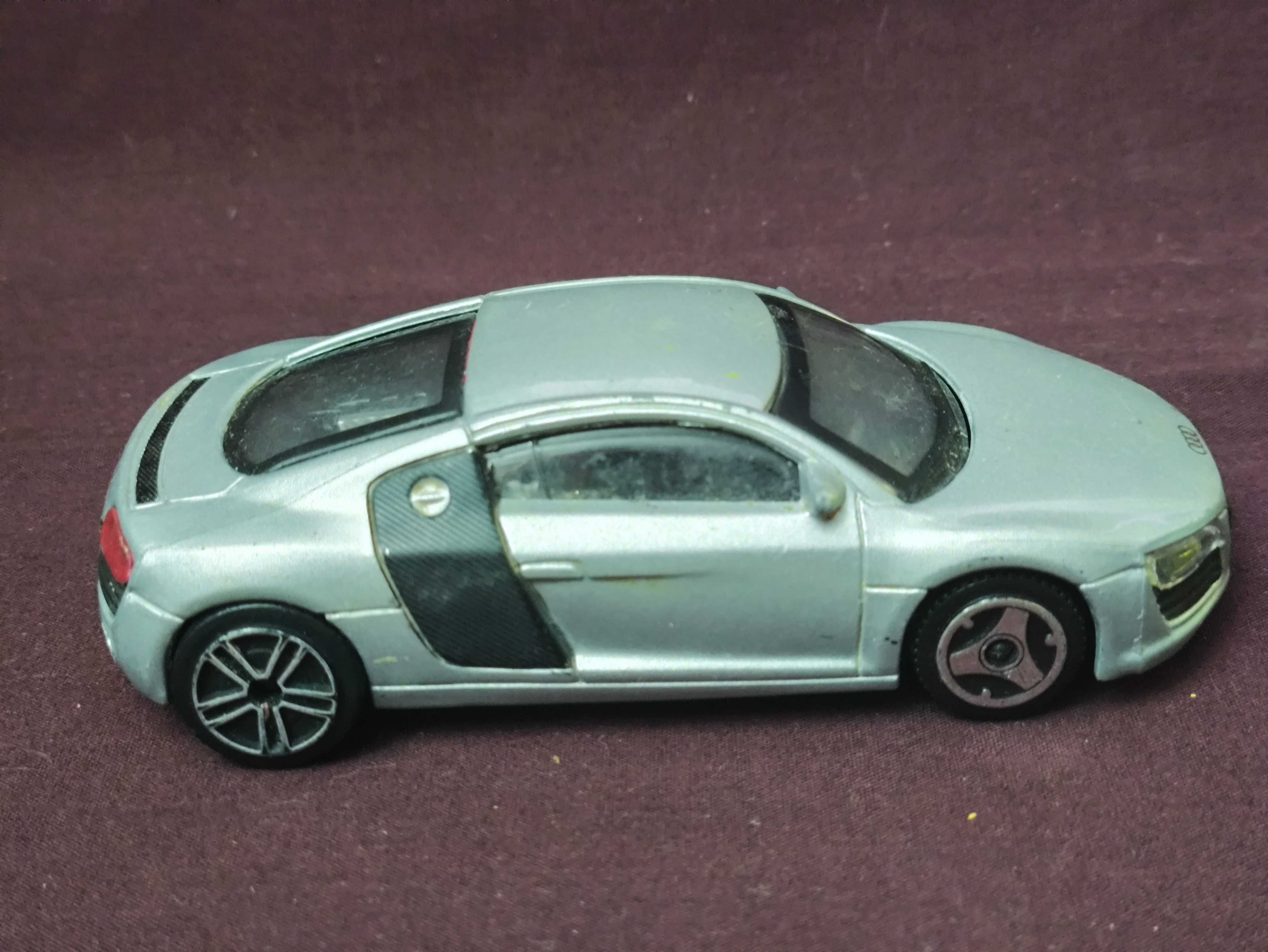 Машинка Audi R8 1:43 Bburago