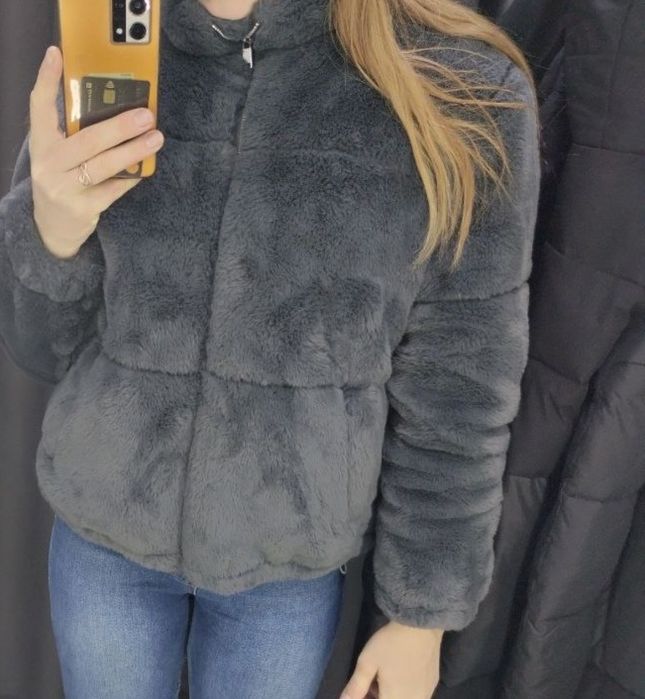 Стильна жіноча шубка