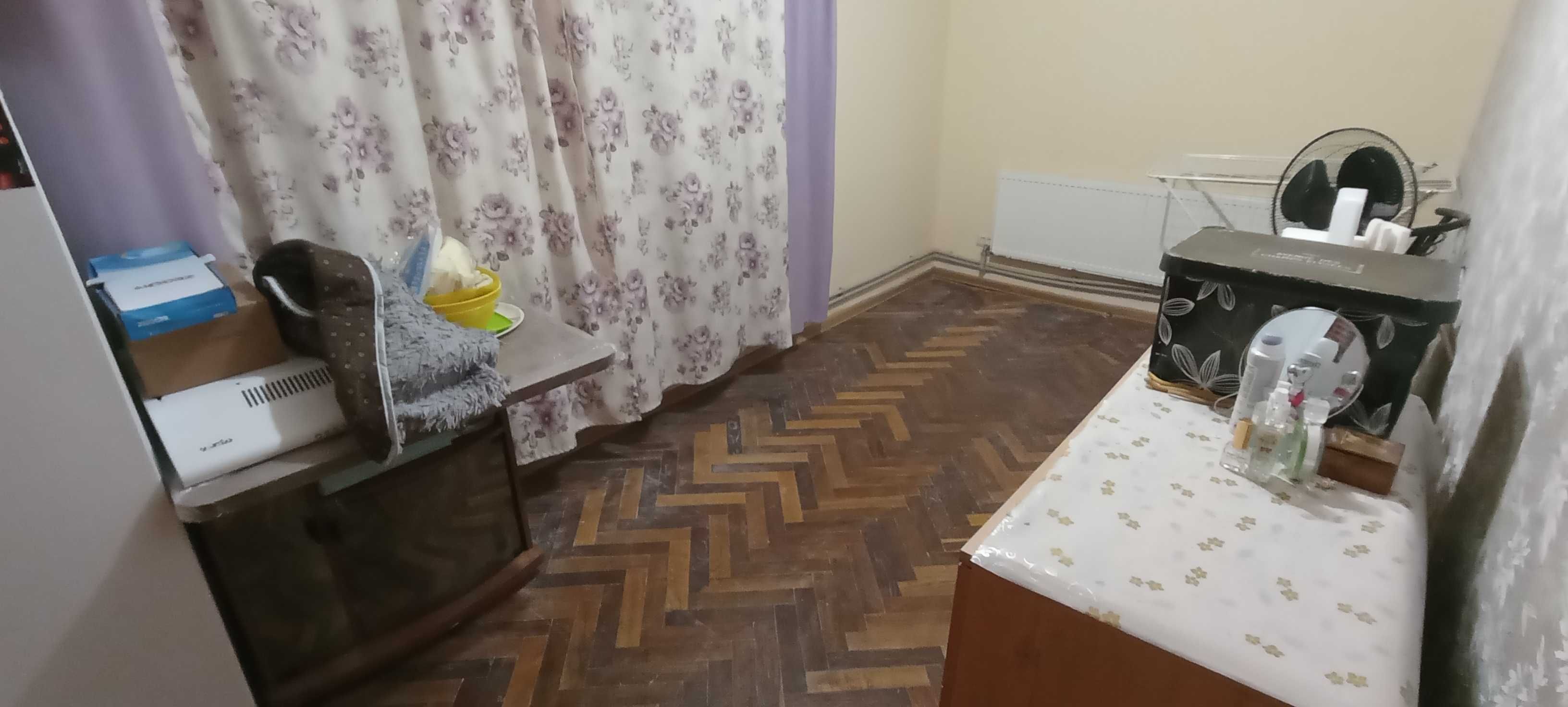 Продається  2 кім. квартира м. Бережани центр