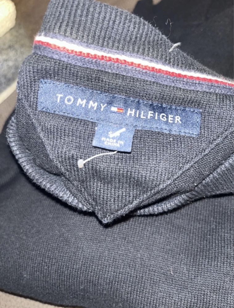 Sweterek sweter w serek czarny Tommy Hilfiger