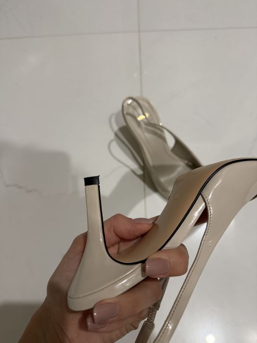 Туфлі-лодочки в бежевому кольорі Mango