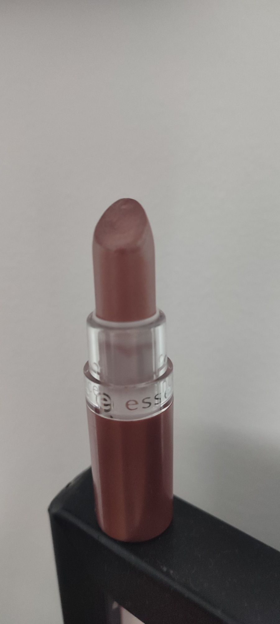 Pomadka do ust Essence