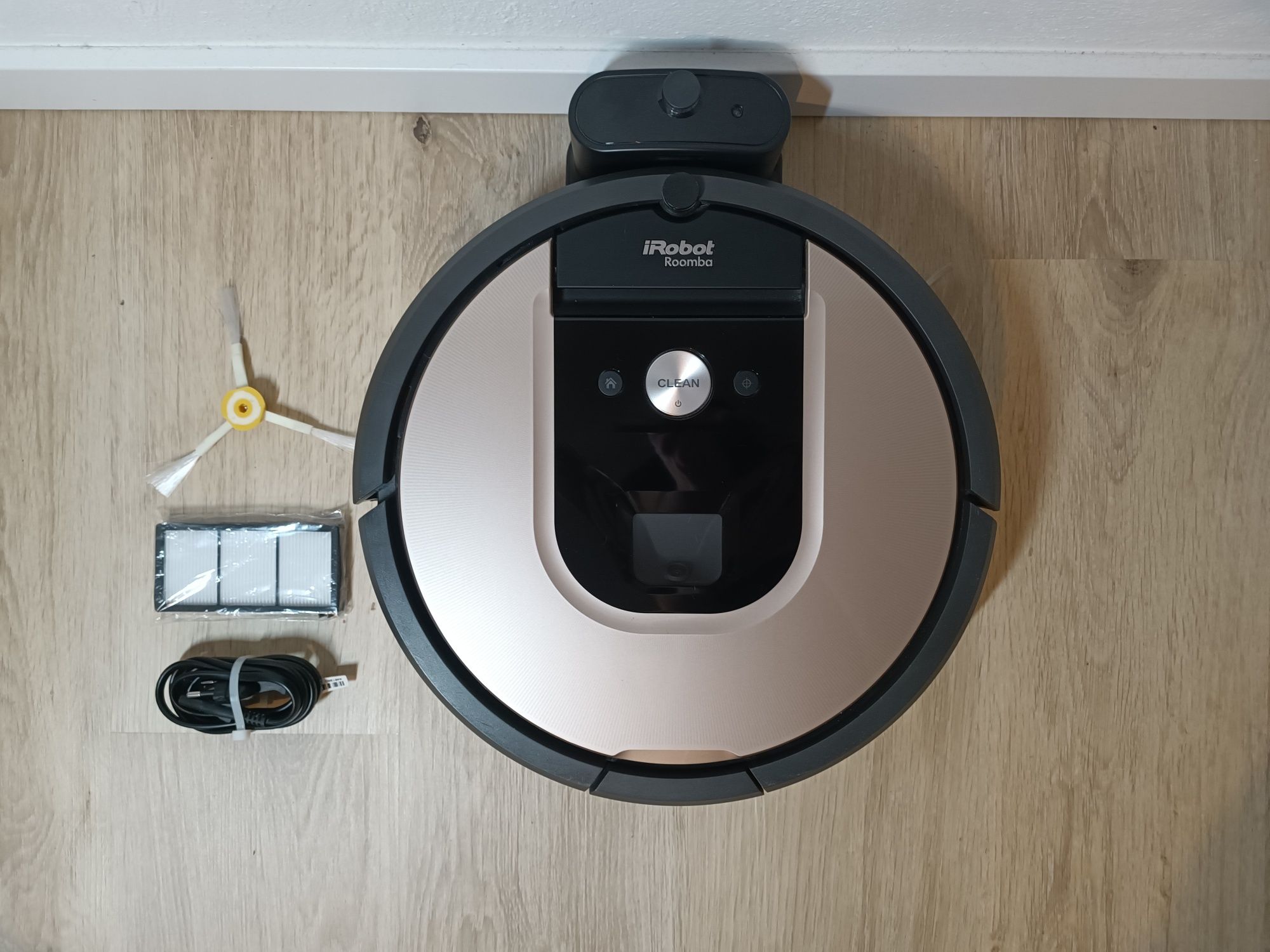 Odkurzacz automatyczny iRobot Roomba 960 złoty plus nowy filtr