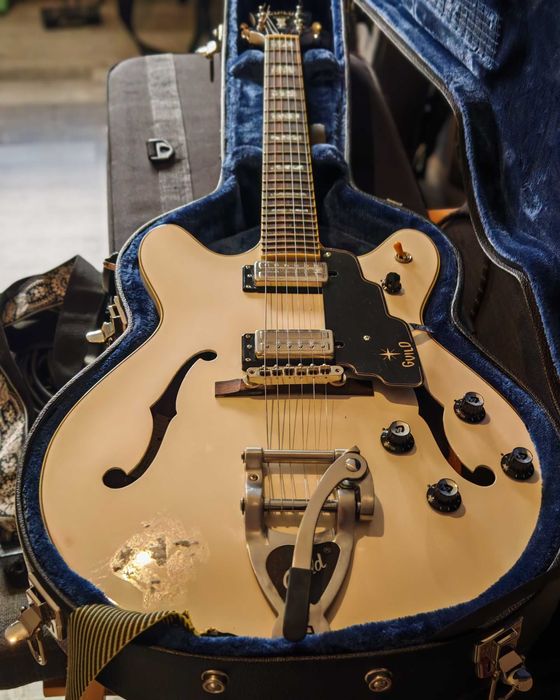 Guitarra Guild Starfire V branco pérola c/case própria