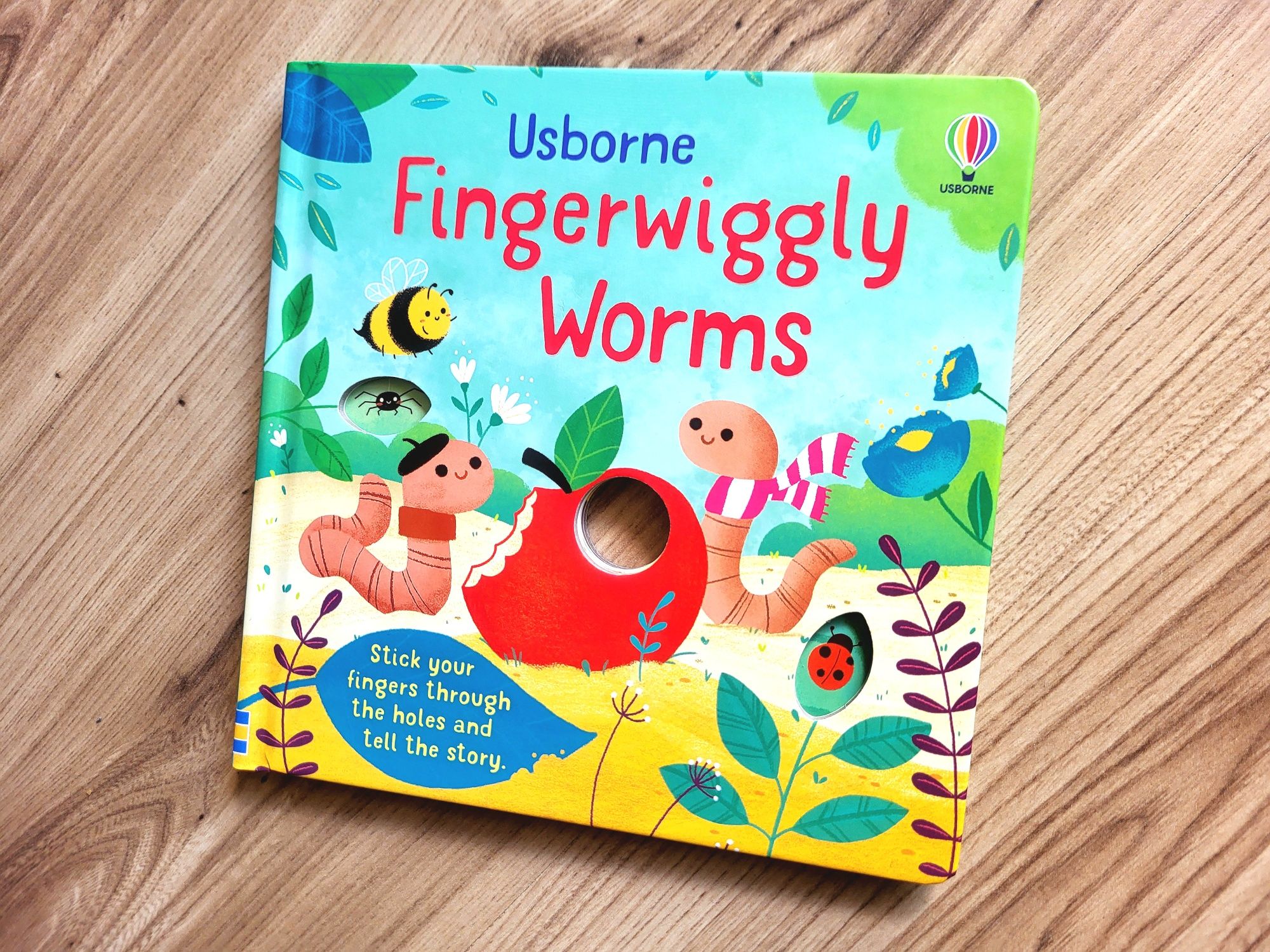 Usborne Fingerwiggly Worms książeczka po angielsku na paluszki