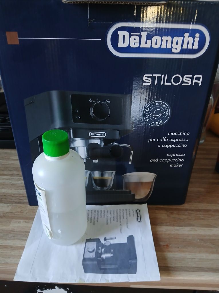 Ekspres ciśnieniowy kolbowy De Longhi EC235.BK