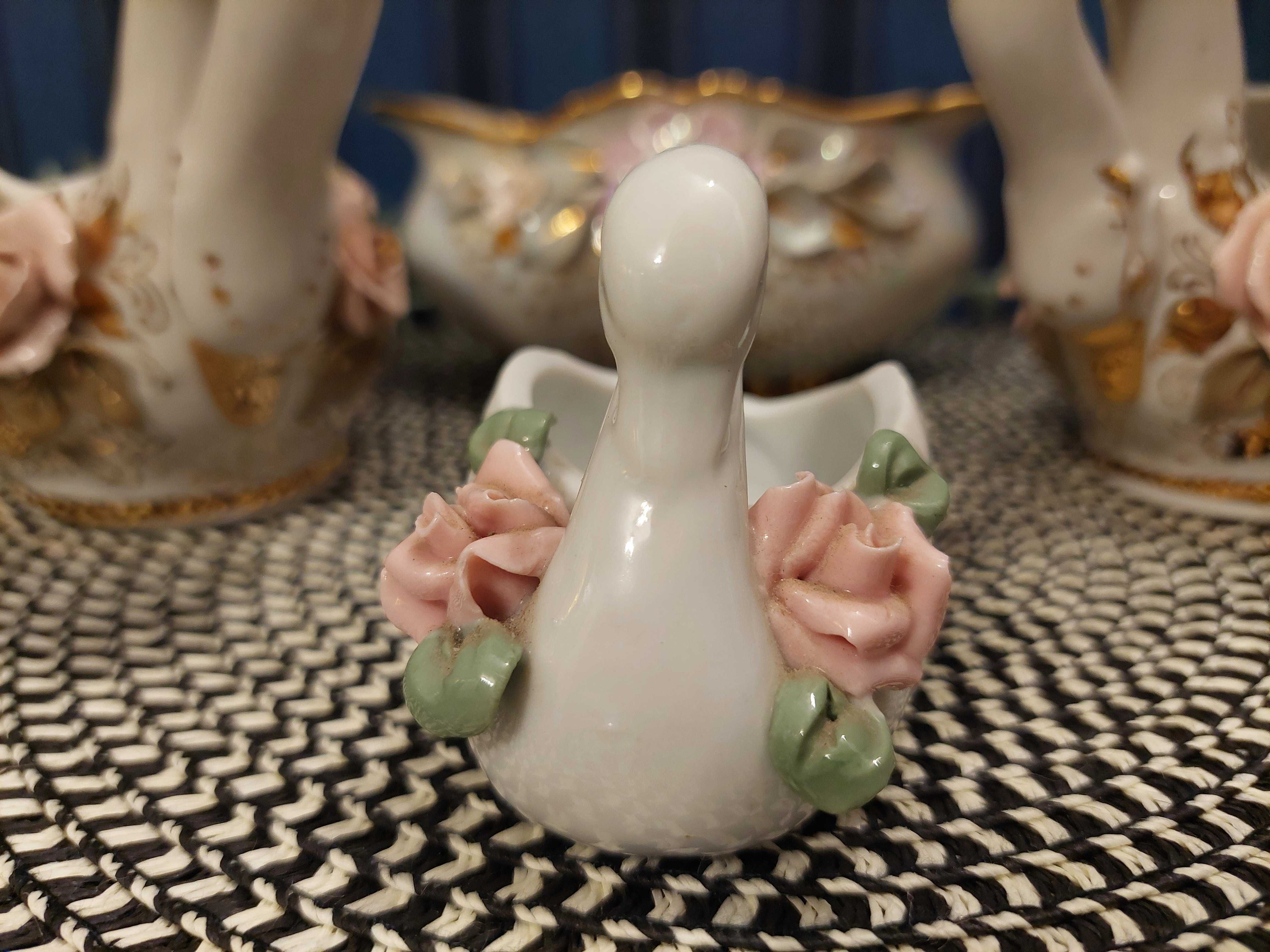 Zestaw figurek dekoracje łabędzie porcelana ceramika