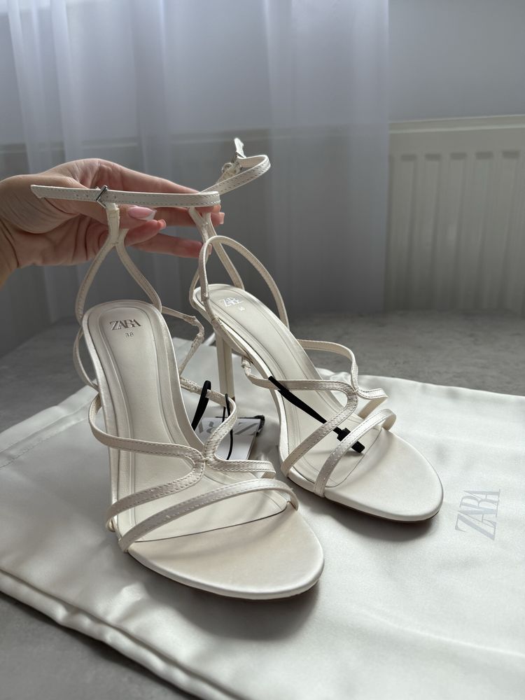 Босоніжки на підборах Zara  LIMITED EDITION