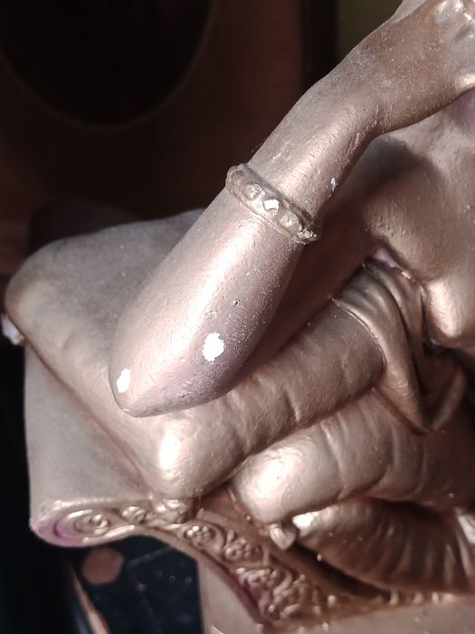 Estatueta feminina em gesso