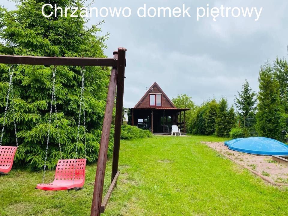 Domek piętrowy z dostępem do jeziora, z basenem