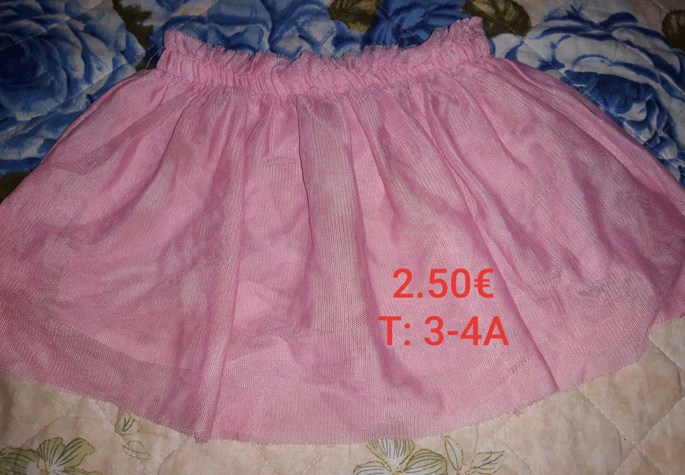 Roupa de menina, tamanho 3 a 4 anos.