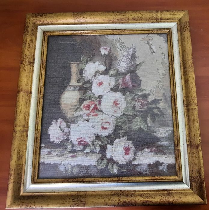 Картина вишита хрестом "Мармурові троянди"