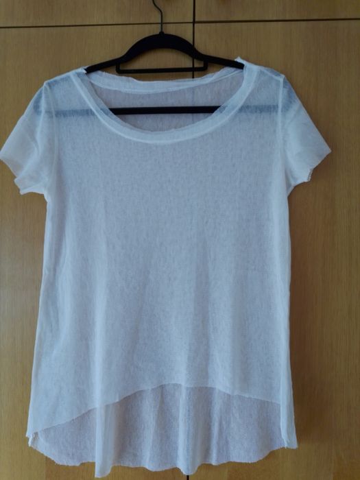 Várias camisolas em malha