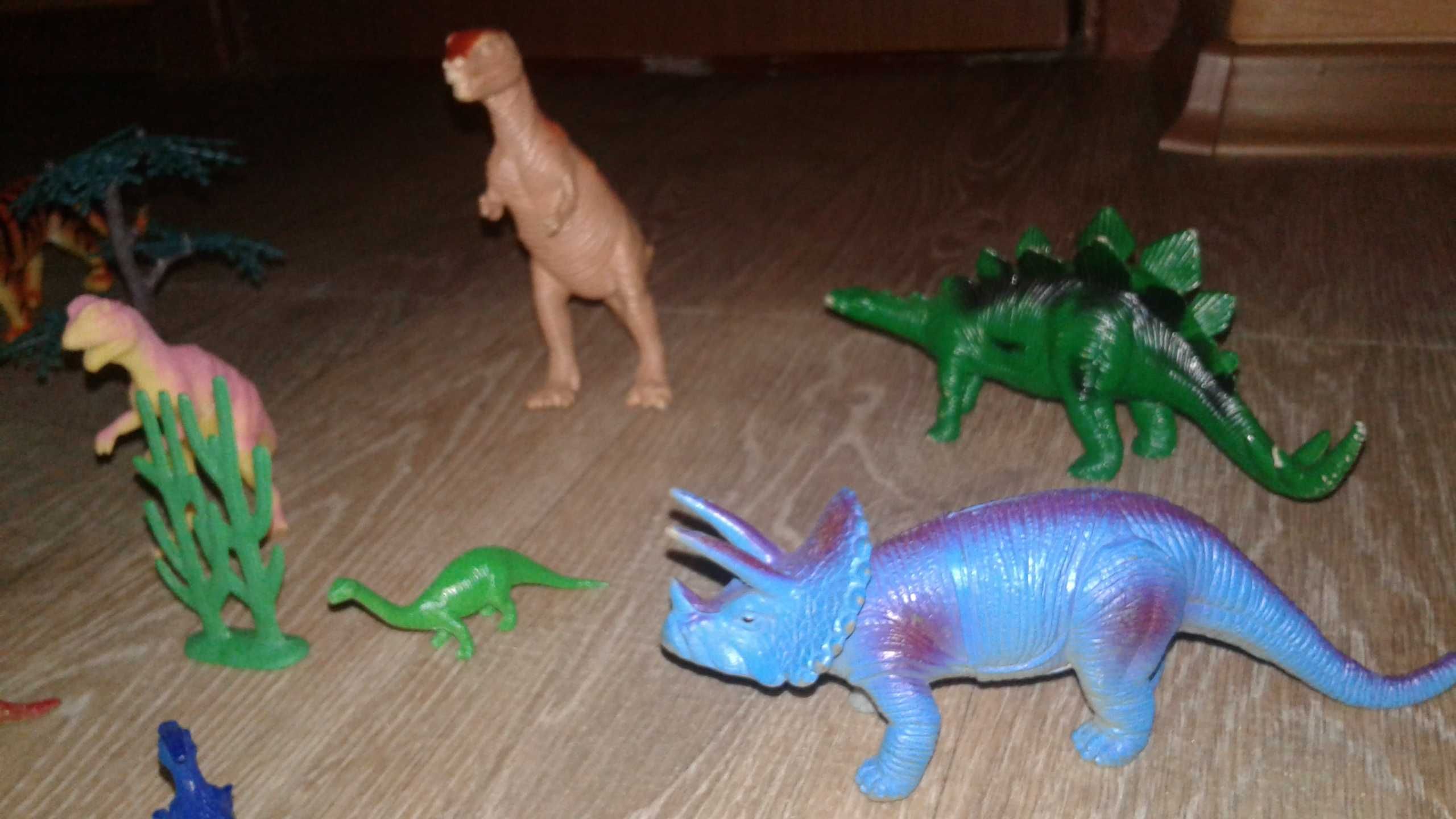 Коллекция динозавров, пластмассовые