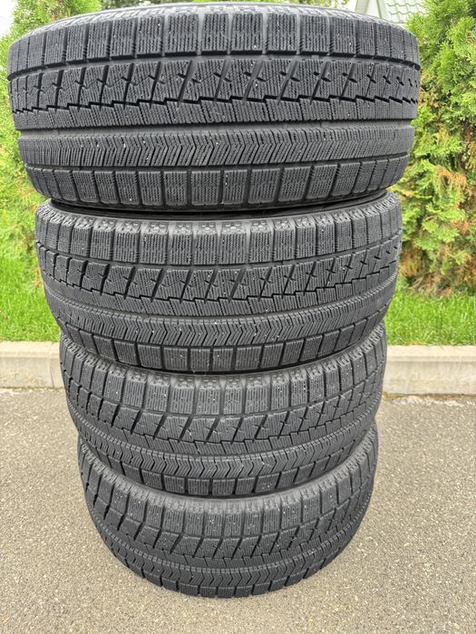 Зимова гума Bridgestone 205/55/16