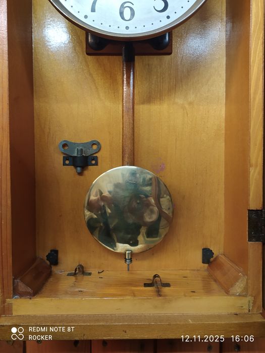 Годинник настінний, маятниковий, ОЧЗ.