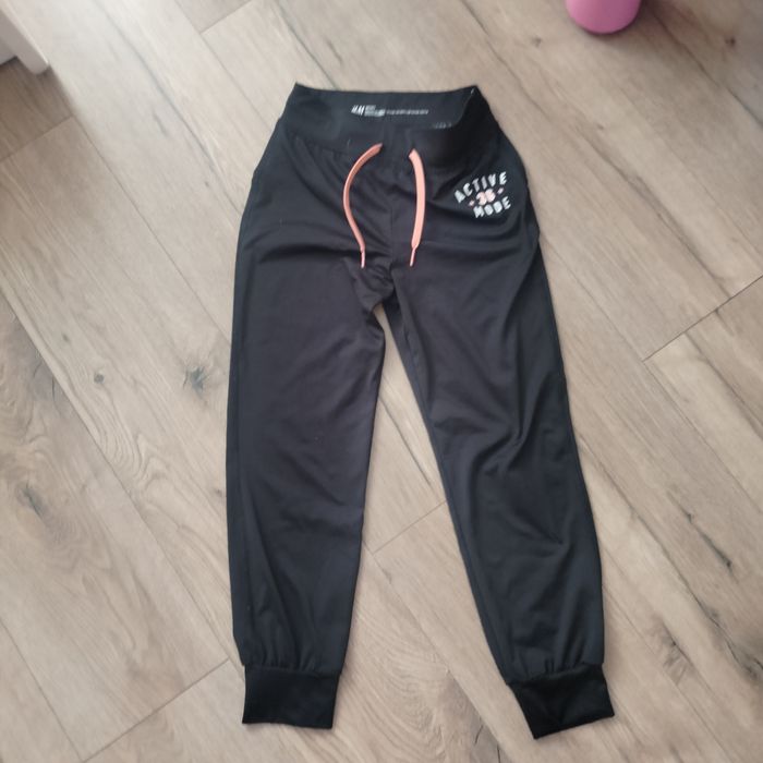 Spodnie sportowe dla dziewczynki 122/128